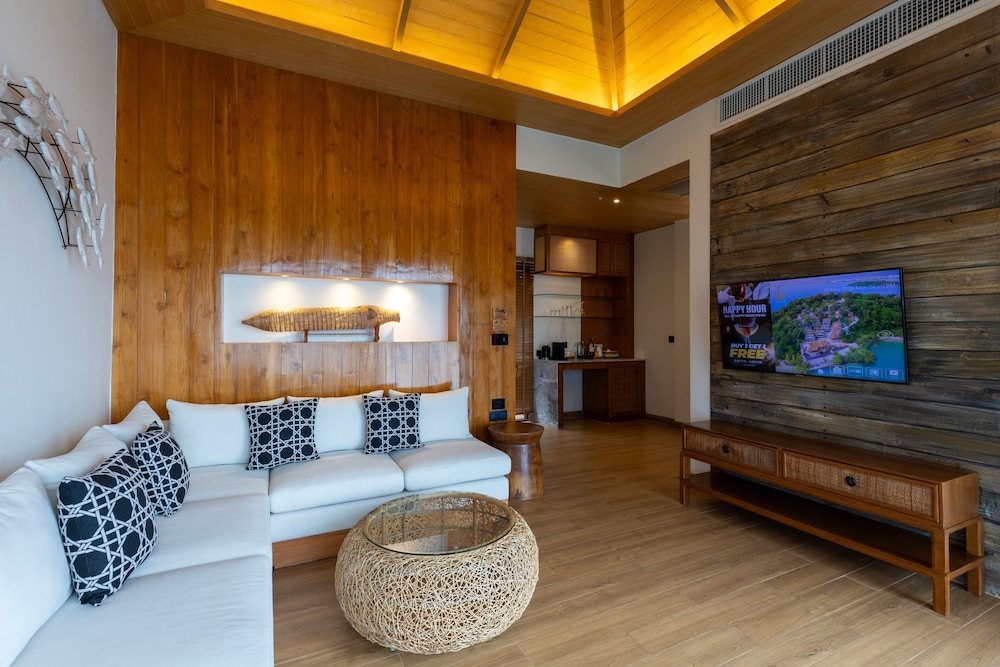 Sinae Phuket Luxury Hotel 56/78
