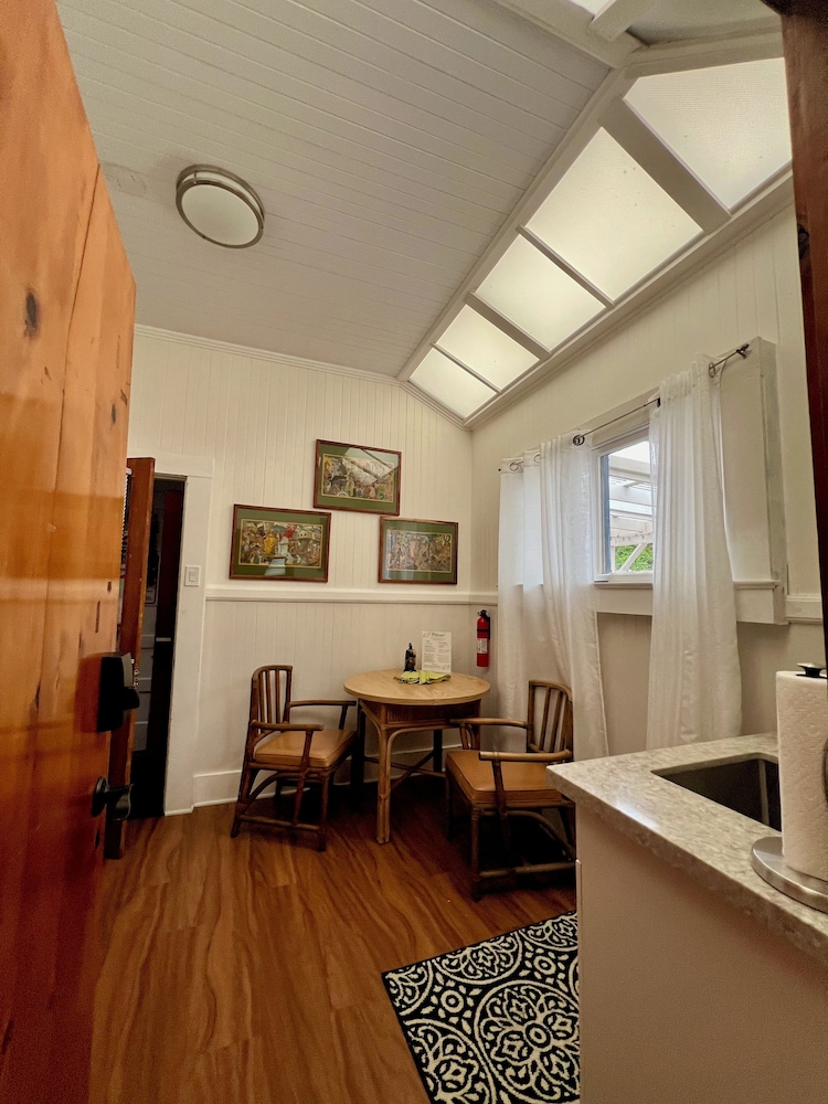 Aloha Junction Guest House 36/50