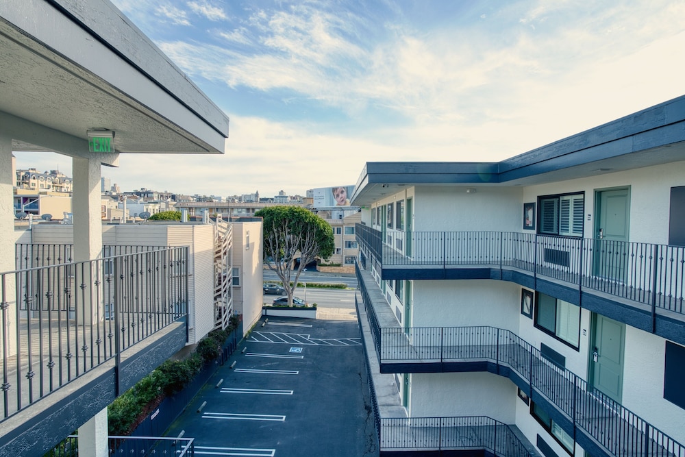 La Casa Inn 9/50