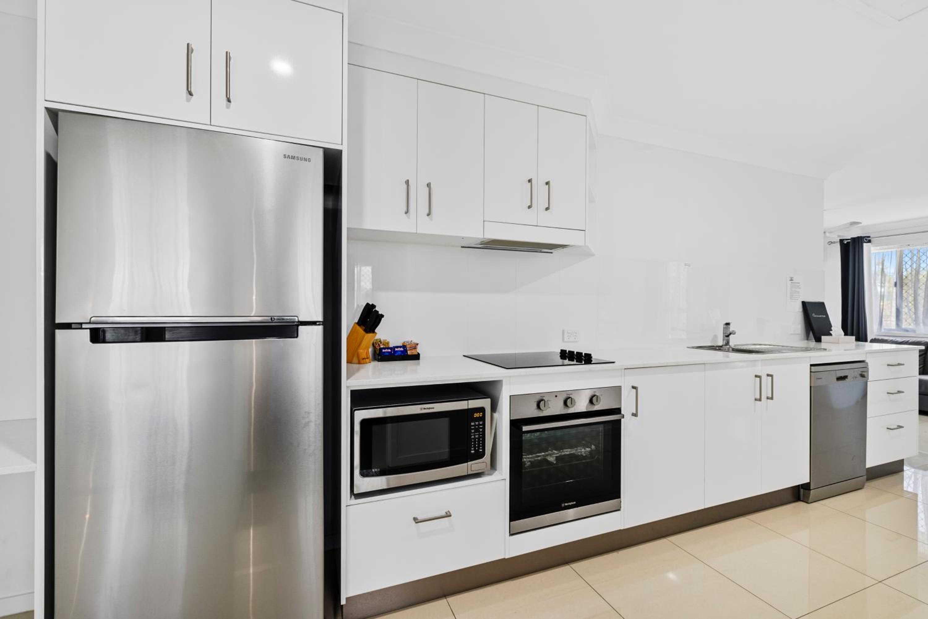 3 BEDROOMS, EXECUTIVE, VILLA