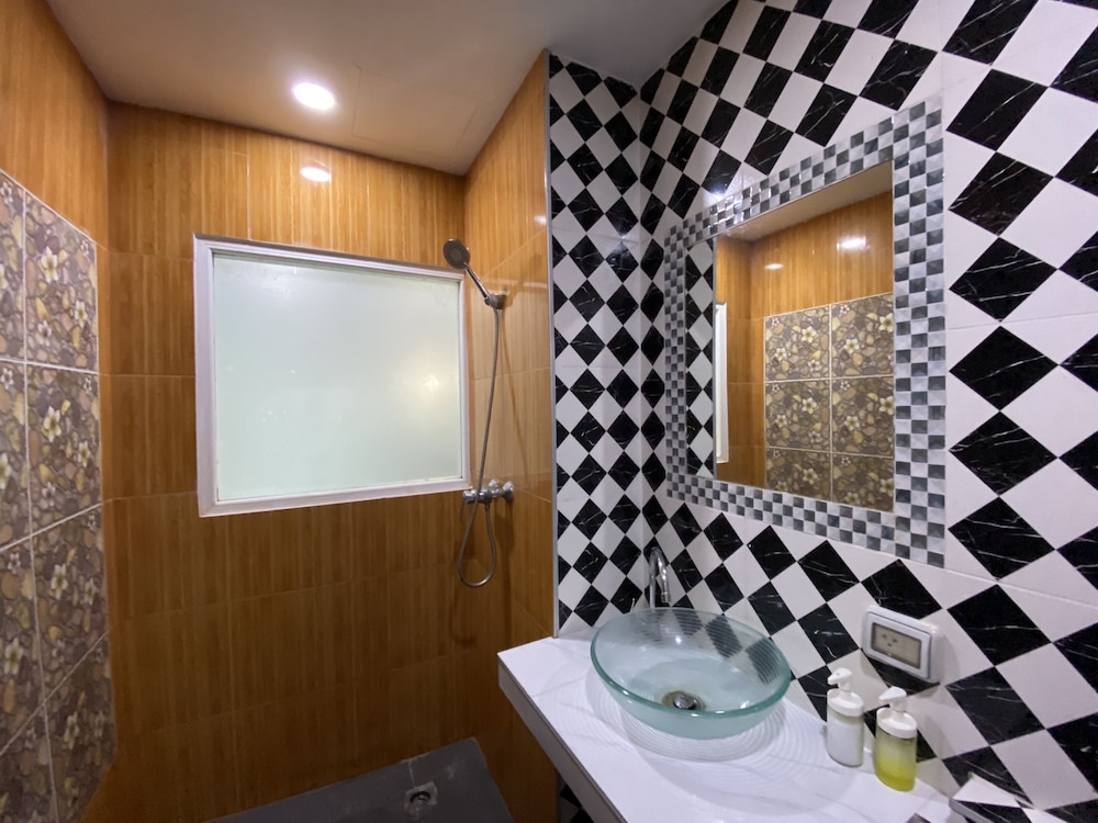 77 Patong Hotel & Spa 50/50