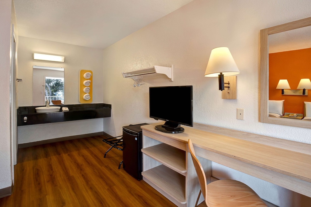 Motel6 Monterey, CA 45/57