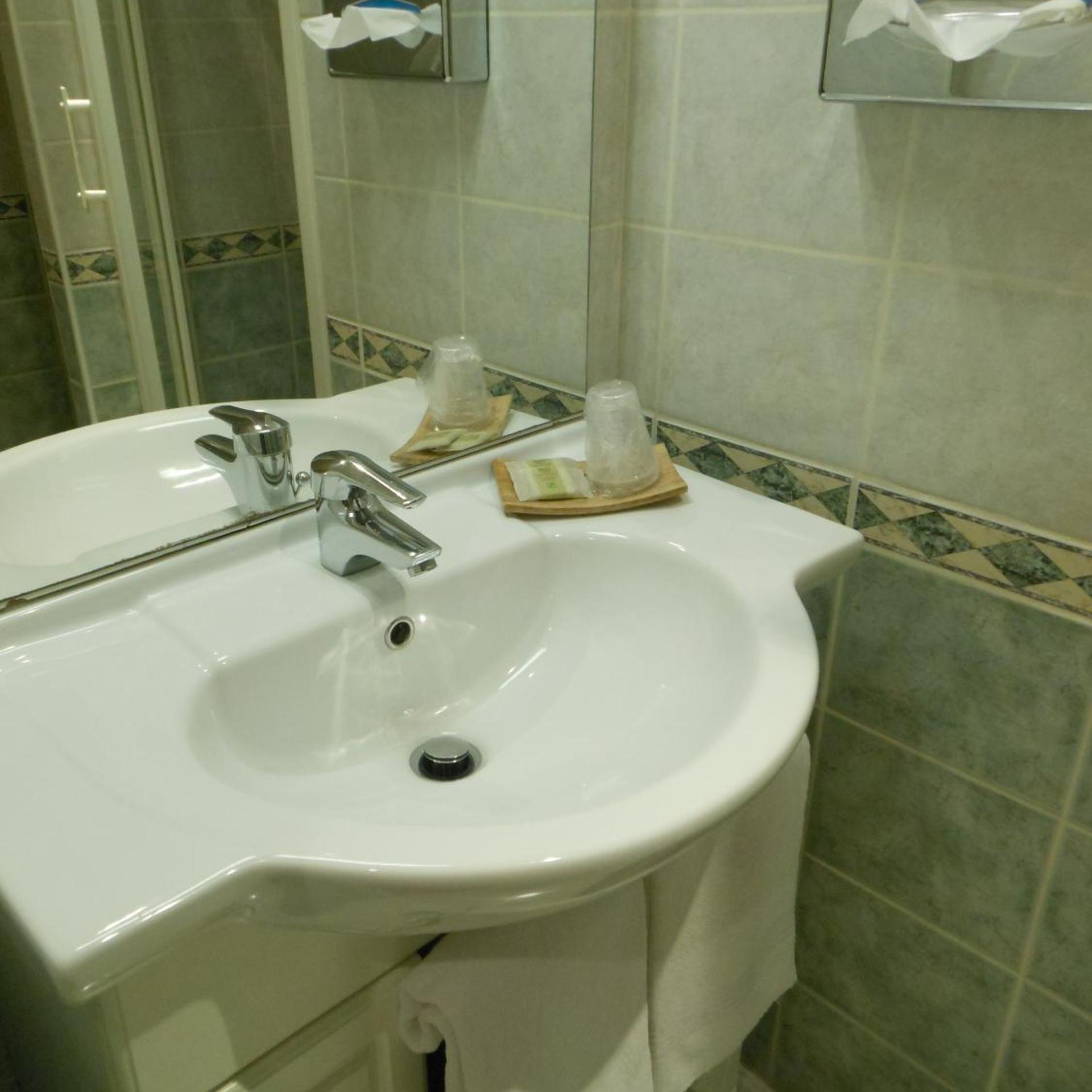 LOGIS HOTEL ECU DE FRANCE 42/45