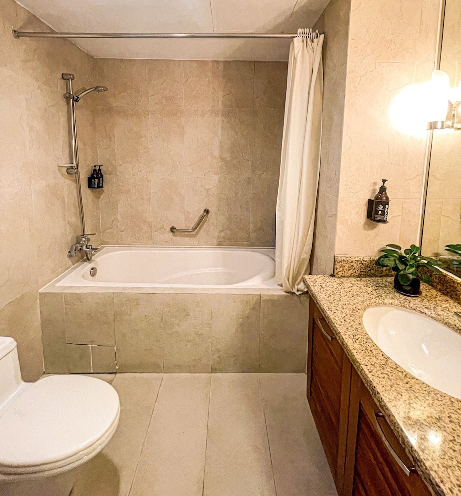 Wil'que Westlake Hotel & Residences 50/50