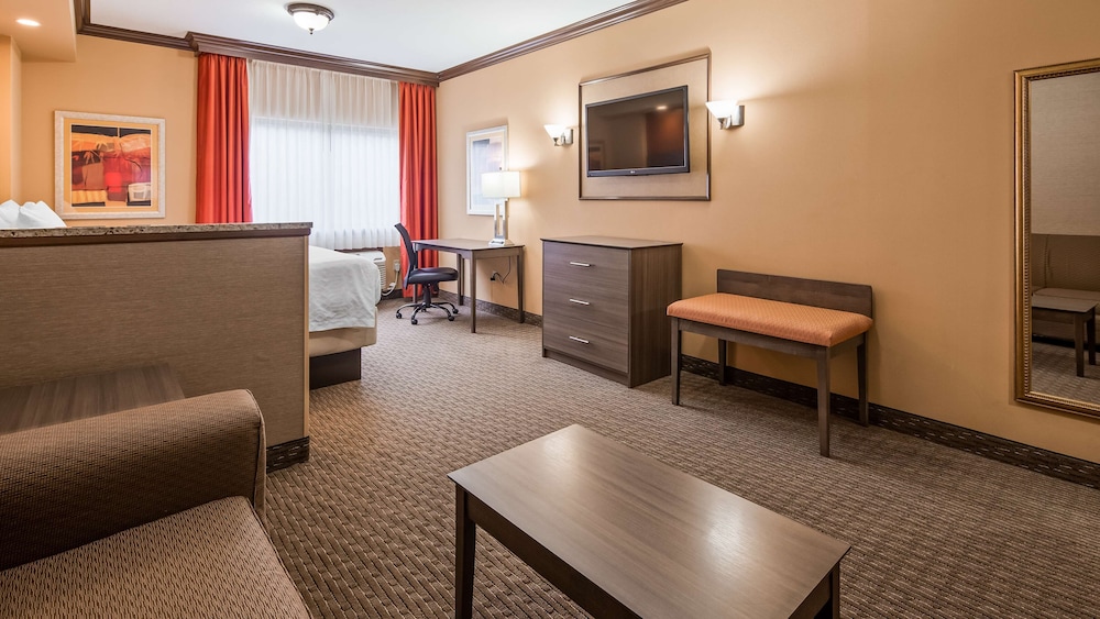 Best Western Plus North Canton Inn & Suites 51/62