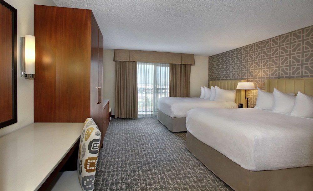Embassy Suites by Hilton Anaheim North 13/71