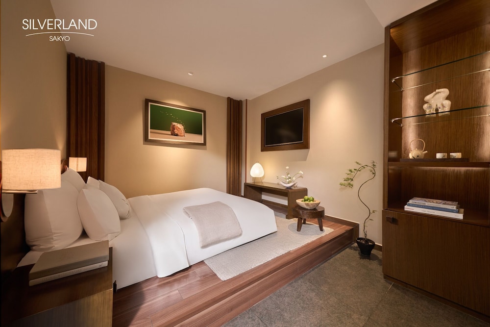 Studio, Double Bed, No Window