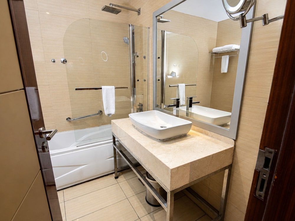 Ivory Inn Hotel Doha 55/57