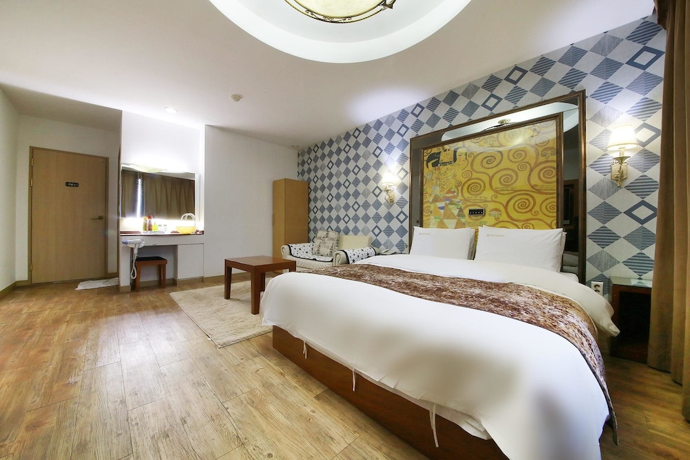 Carlton Hotel 13/62