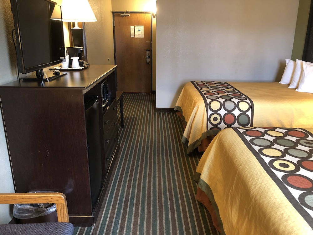 Super 8 by Wyndham Harrison AR 13/32