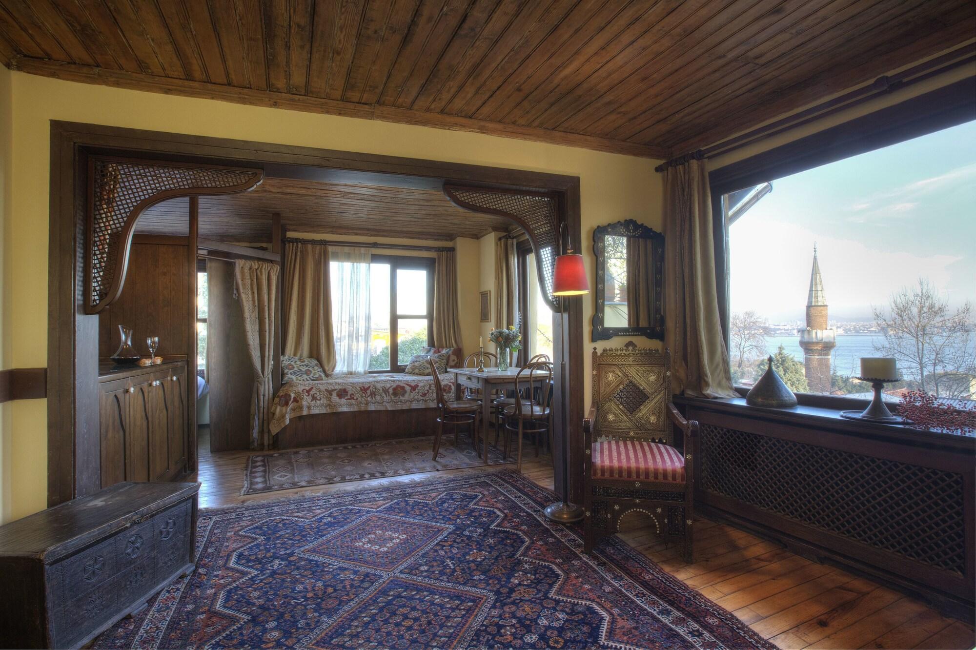 Hotel Empress Zoe 73/100