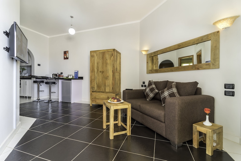 Royal Beach Serviced Apartments 62/75