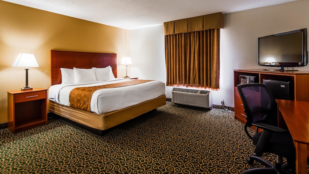 Deluxe Inn Wytheville 26/39