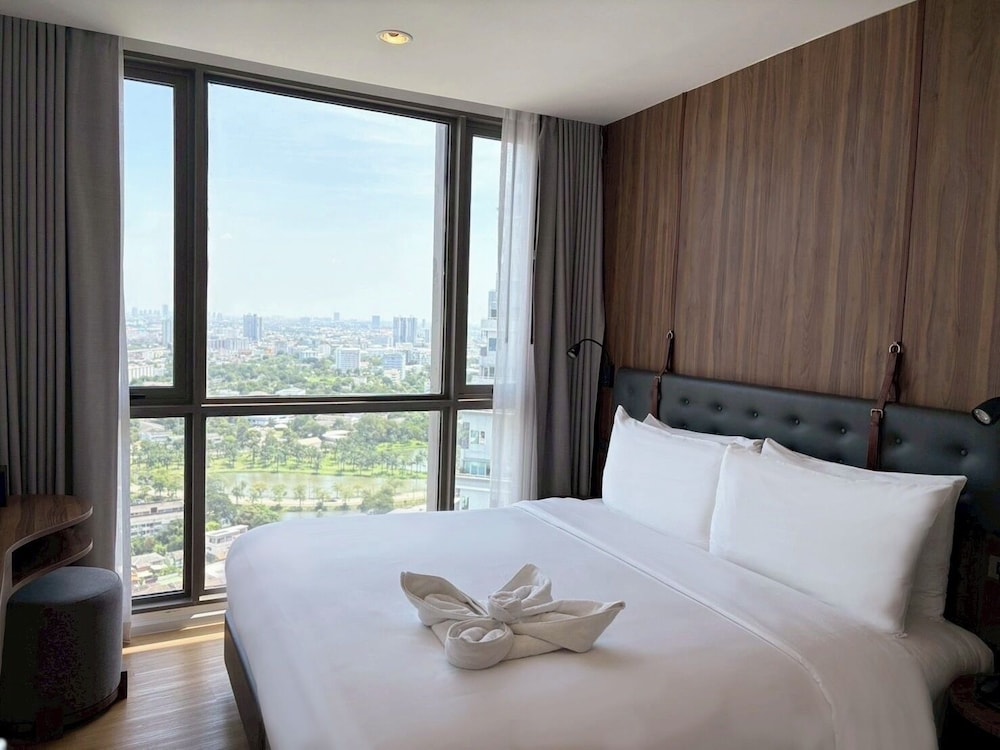 1 BEDROOM, DELUXE, KING BED, SKY VIEW