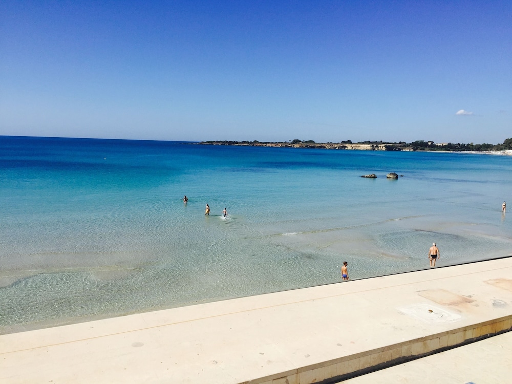 White Bay Resort 66/74