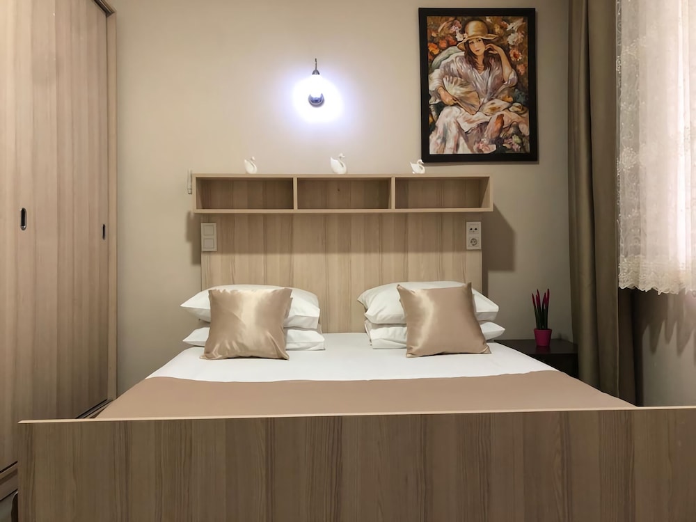 Carvan Hotel 10/55