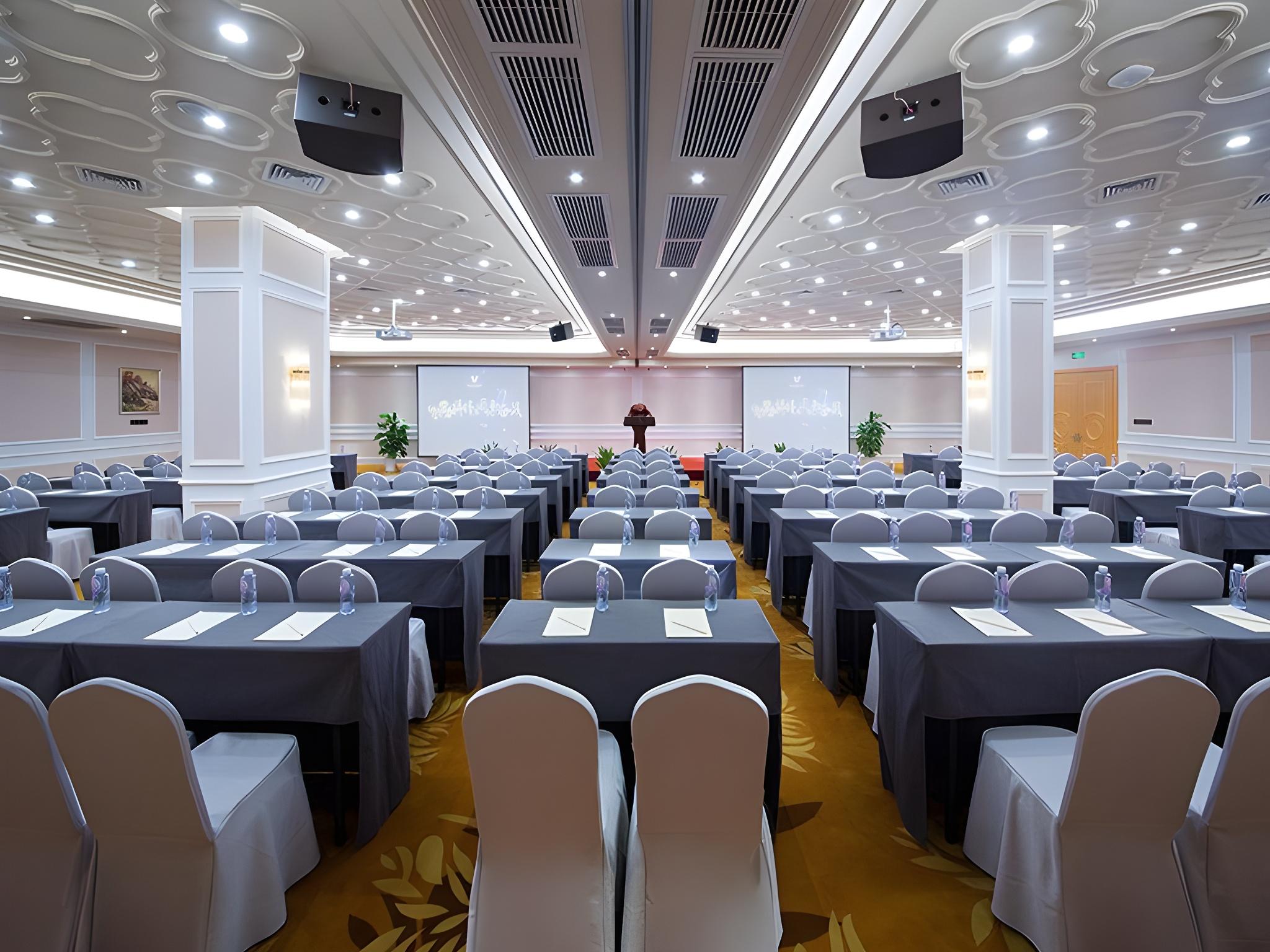 Vienna International Hotel (Wuhan Hanxi) 65/66