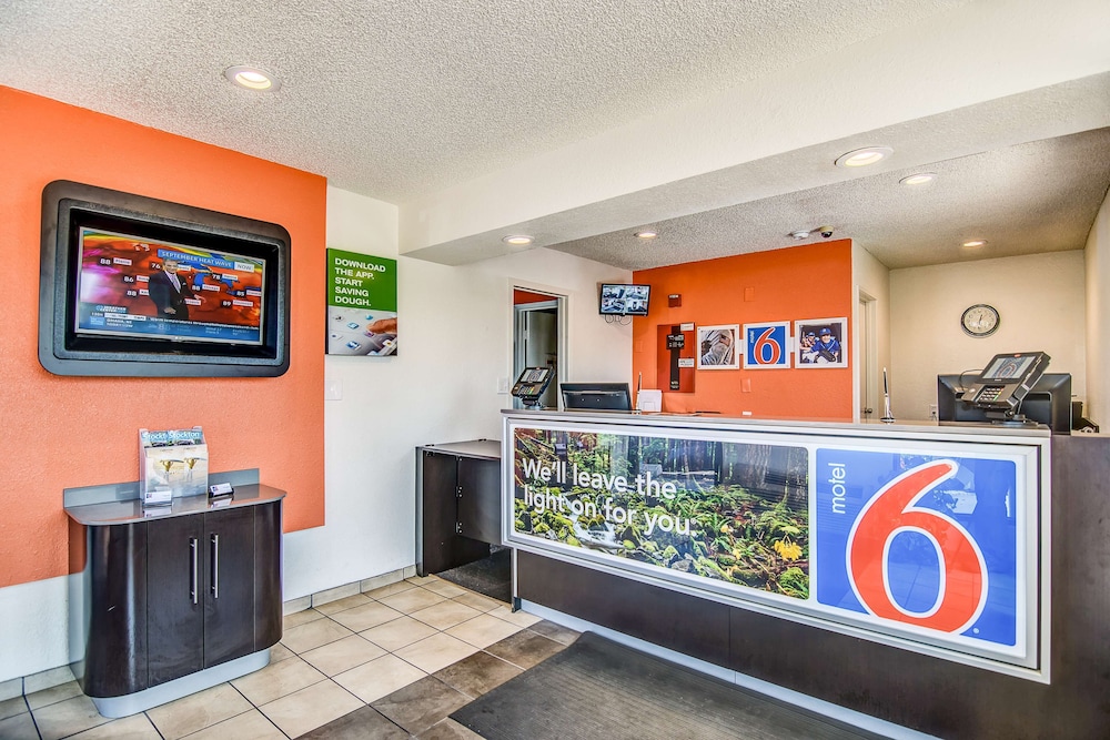 Lobby at Motel6 Stockton, CA - Charter Way West, STOCKTON - CA