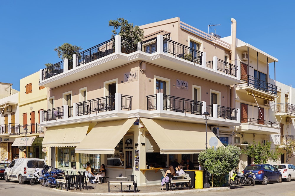 Nival Luxury Suites 5/50
