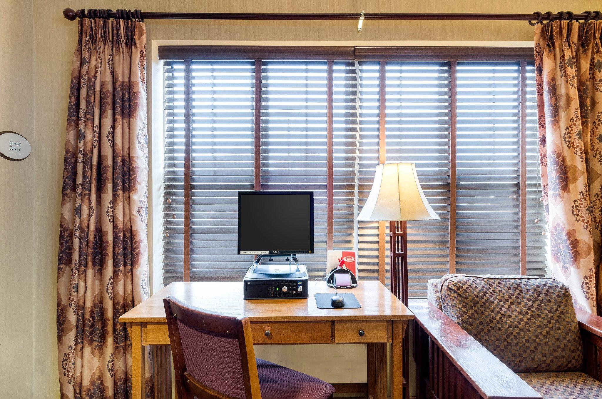Econo Lodge 31/41