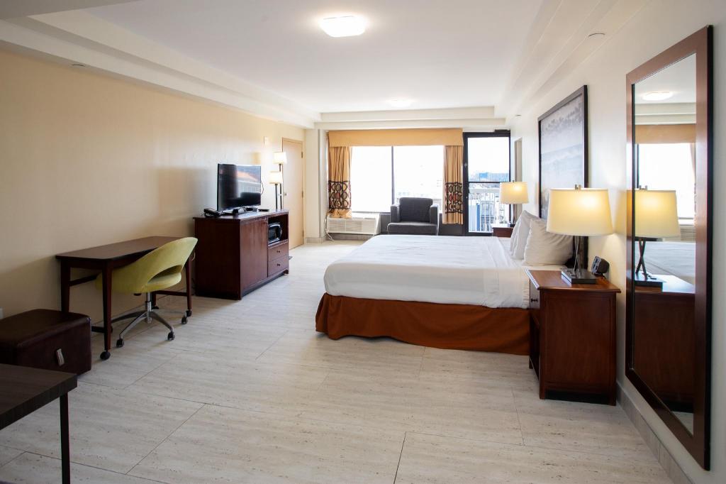 Deluxe, King Bed, Ocean Front