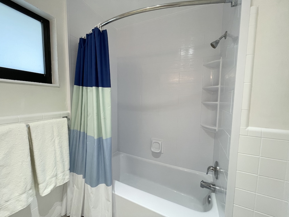 Tropic Isle Beach Resort 20/50