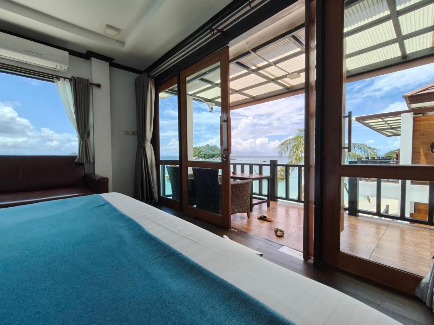 Deluxe, Suite, Sea View, Balcony