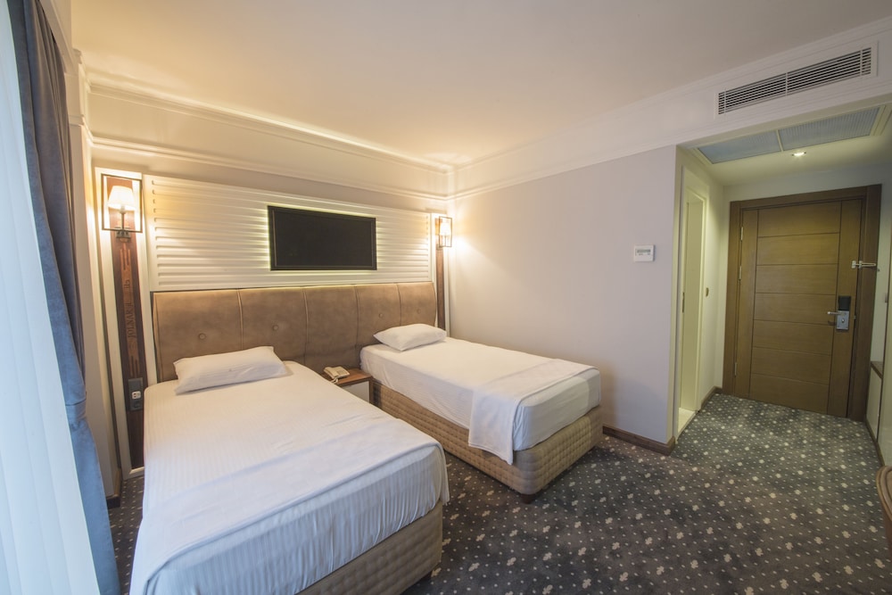 Jolnar Garden Hotel 14/50