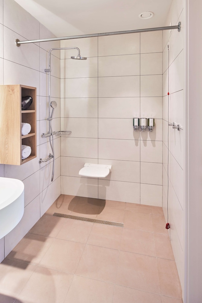 Hampton By Hilton Barcelona Fira Gran Via 12/49
