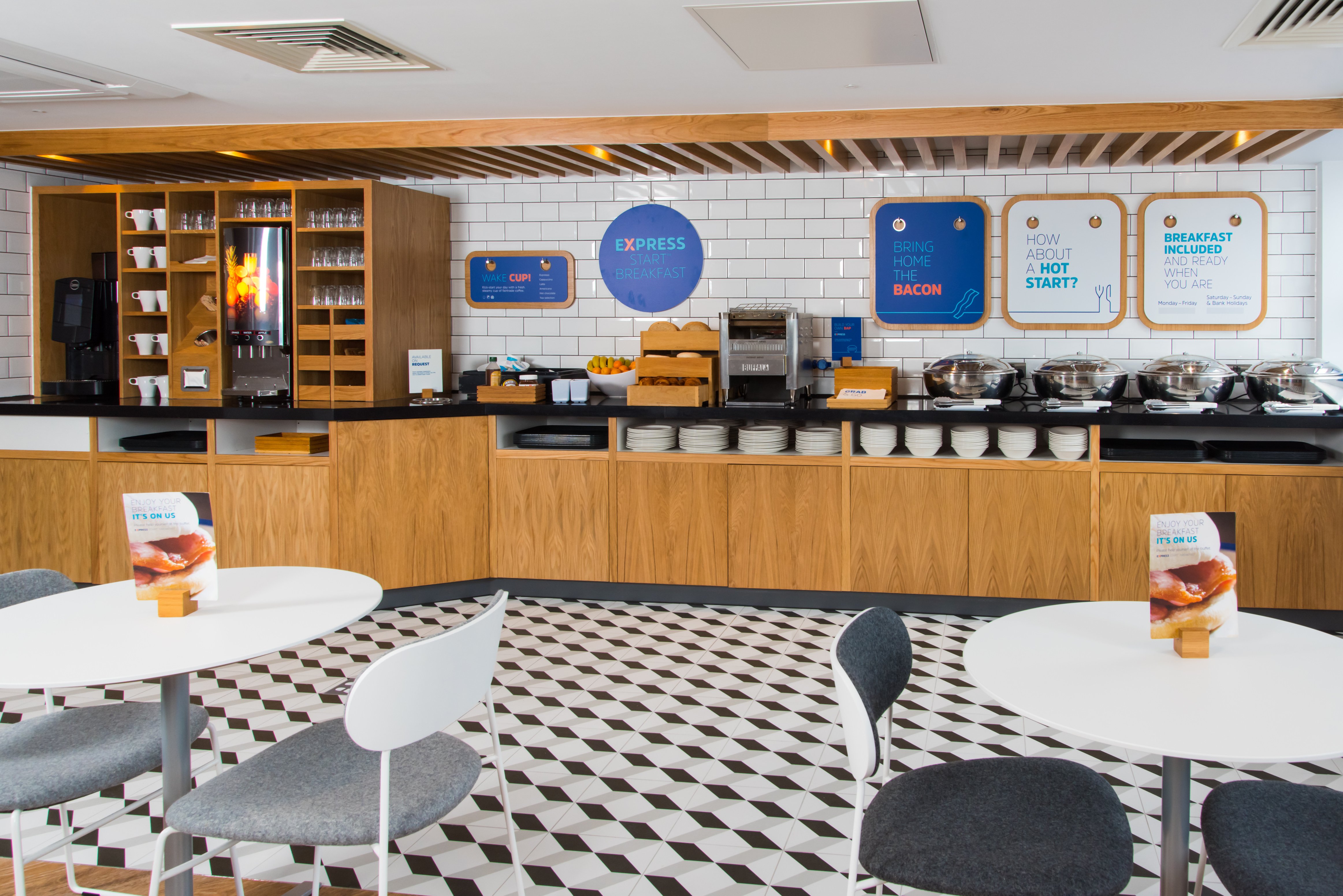 HOLIDAY INN EXPRESS CARDIFF BAY 30/39