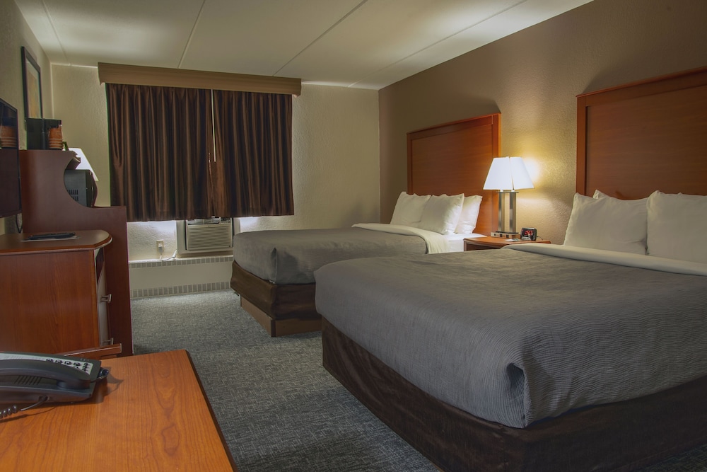 STANDARD, 2 QUEEN BEDS