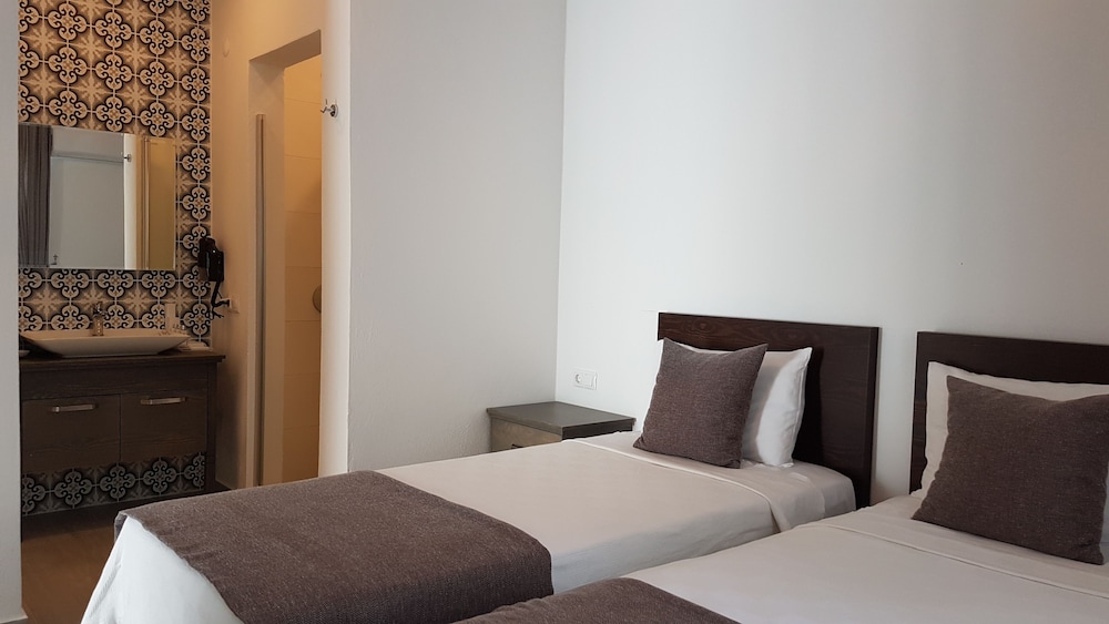 Z Exclusive Hotel And Villas 8/30