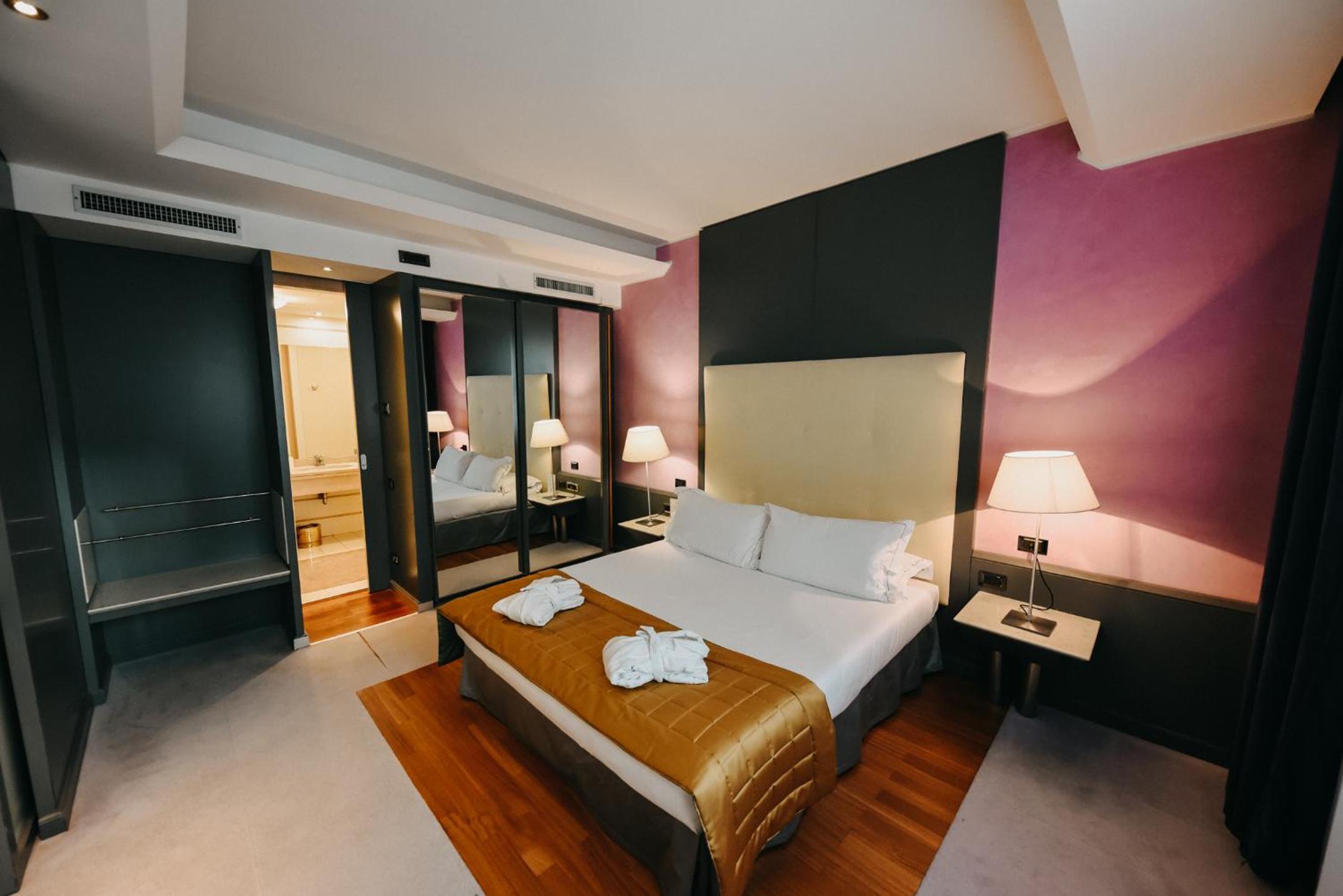 جناح جونيور، Hotel Antonella 10/10