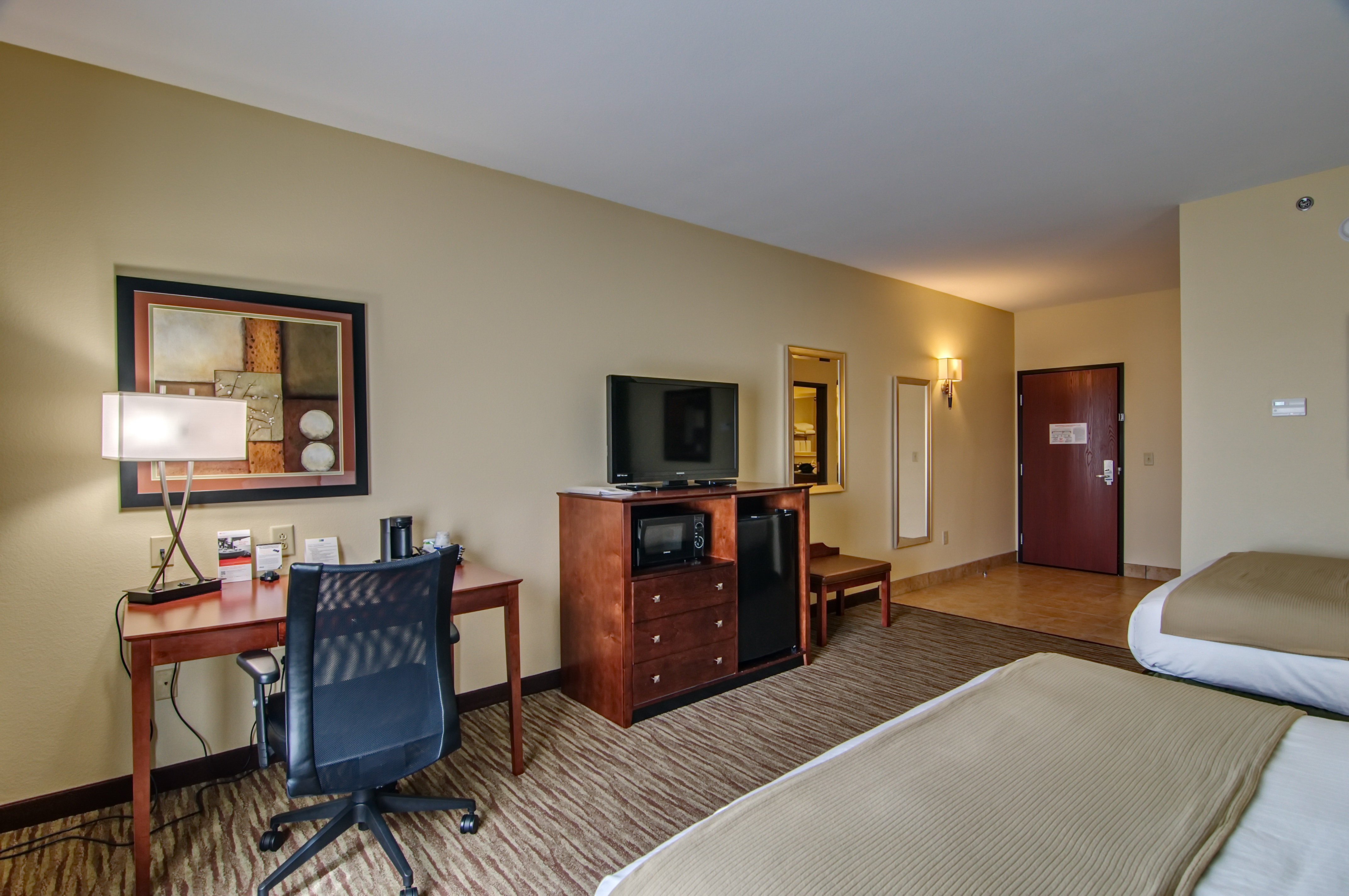 Holiday Inn Express Hotel And Suites Wytheville 43/74