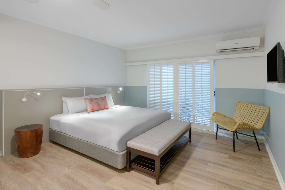 1 BEDROOM, DELUXE