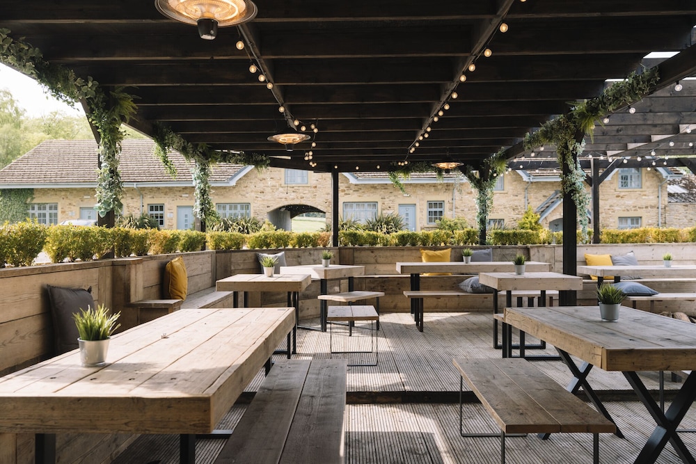Derwent Manor Boutique Hotel 31/43