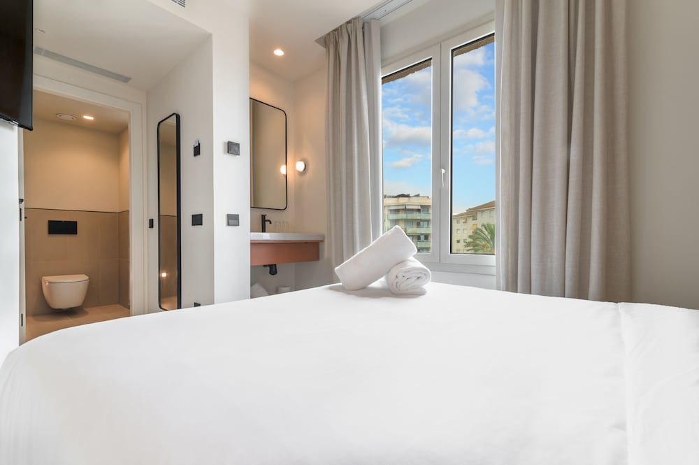 Akquaaa Boutique Hotel 4/48