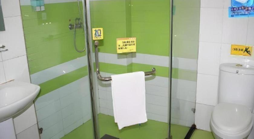 7 Days Inn Kunming Railway Station Civil Aviation Airport Bus Station 45/48