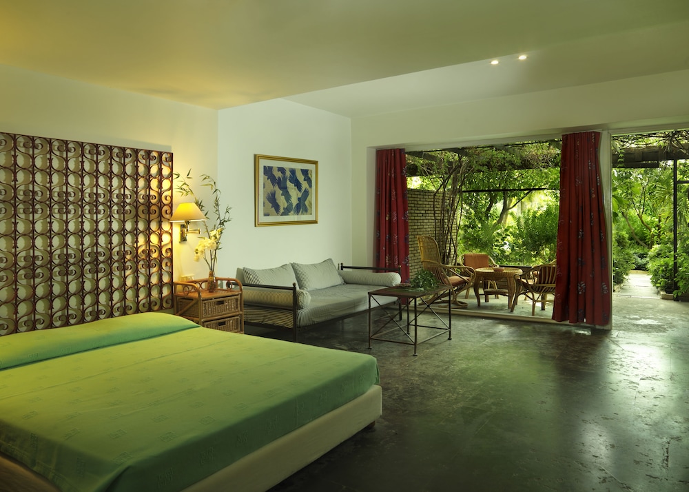 Dionysos Hotel 57/76
