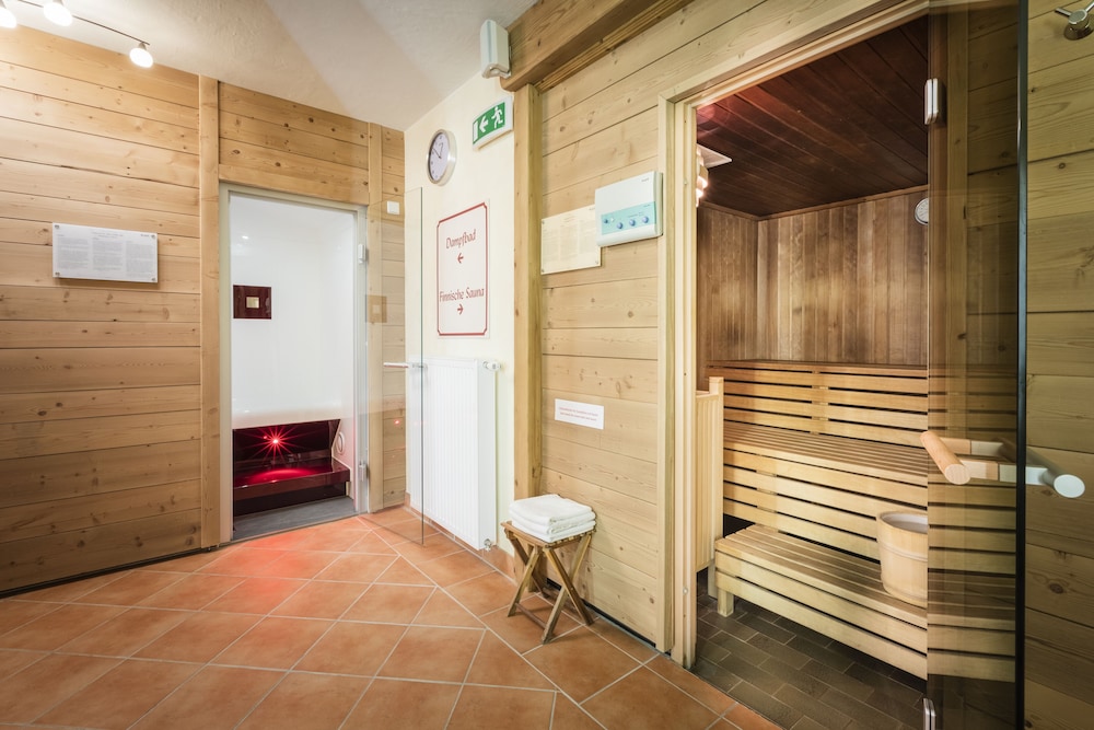 HOTEL SCHOENEGG 26/50