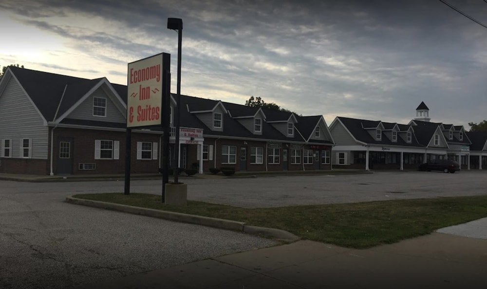 Economy Inn North Randall 40/49