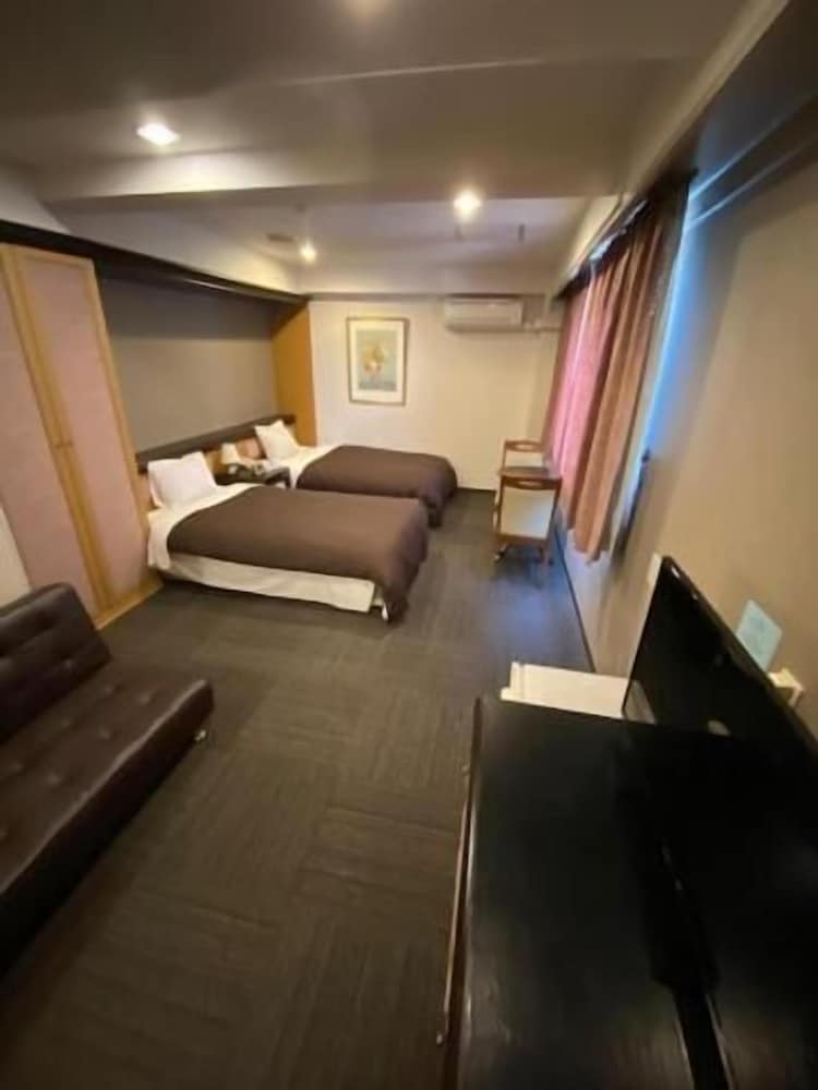 Hotel Yutaka Wing 10/19