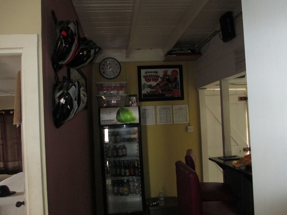 Kingsworth Hostel photo3