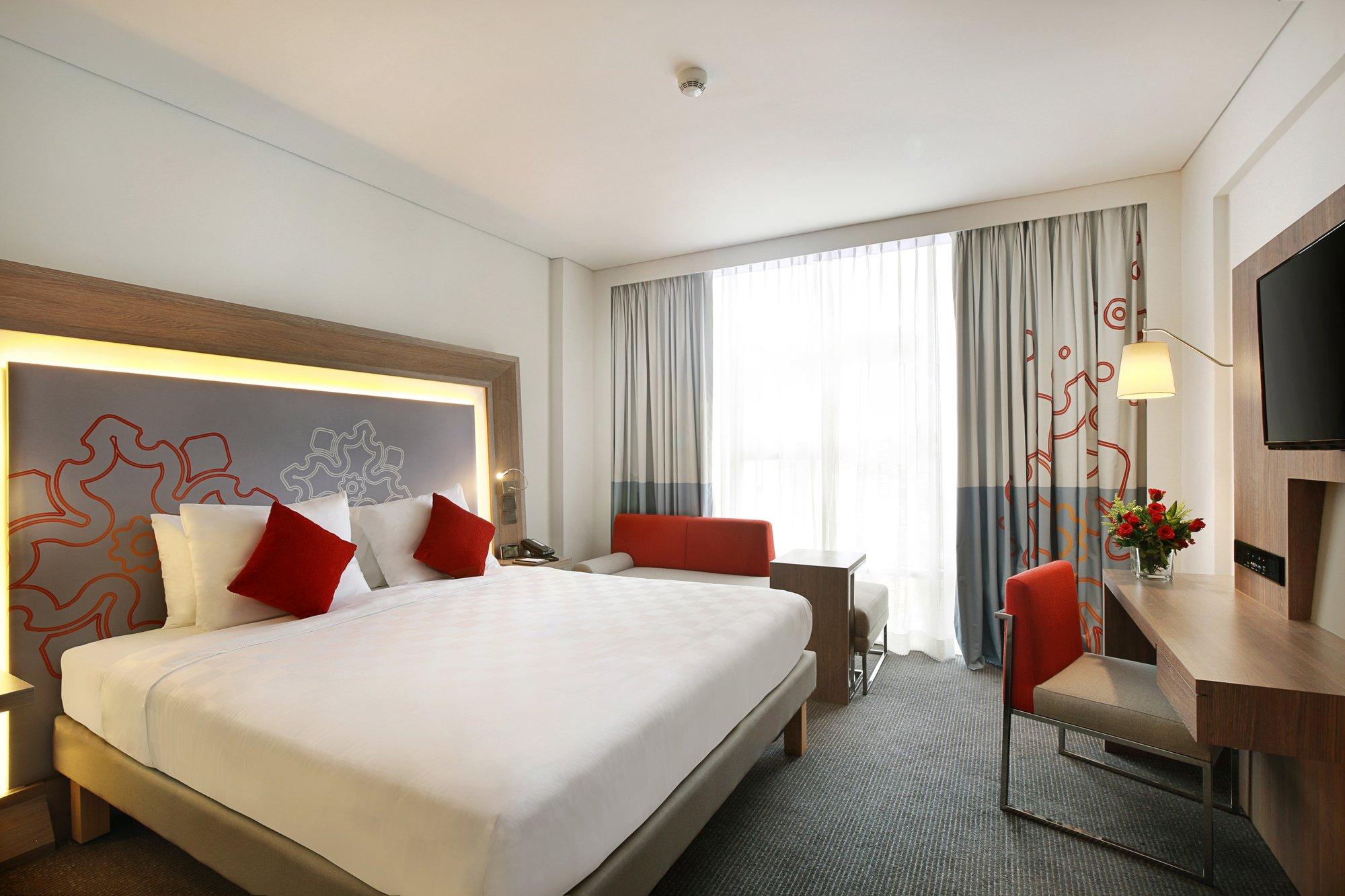 EXECUTIVE, KING BED