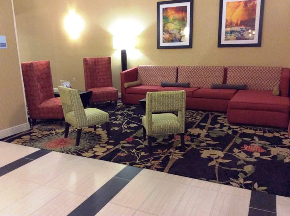 Holiday Inn Express Suites Forest 35/37