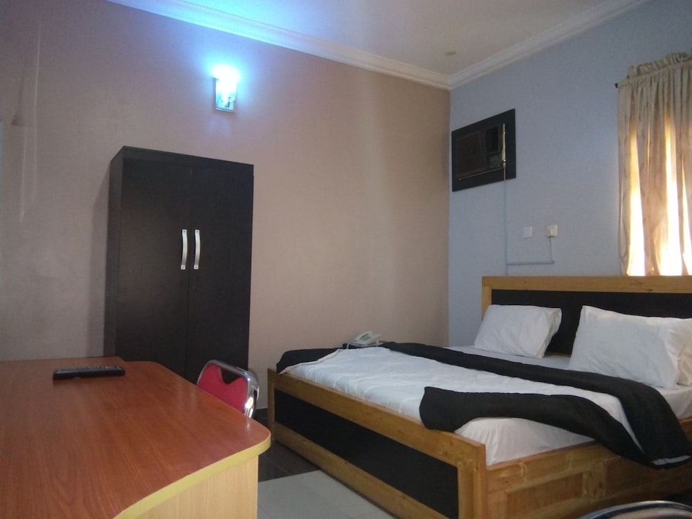 E-Class Resorts 13/21