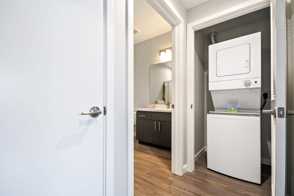 Global Luxury Suites in Menlo Park 49/50