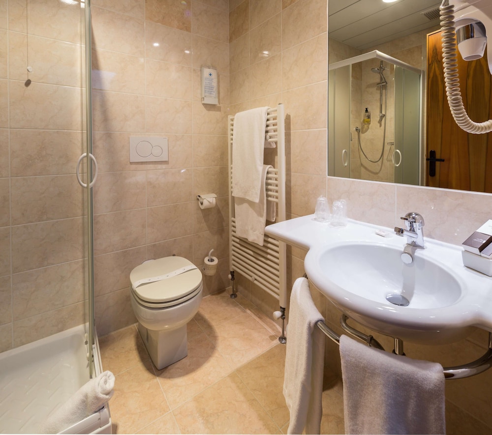 La Villa, Sure Hotel Collection by Best Western 24/76