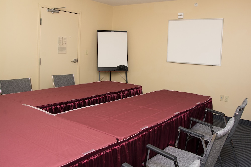 Candlewood Suites Kalamazoo 39/50
