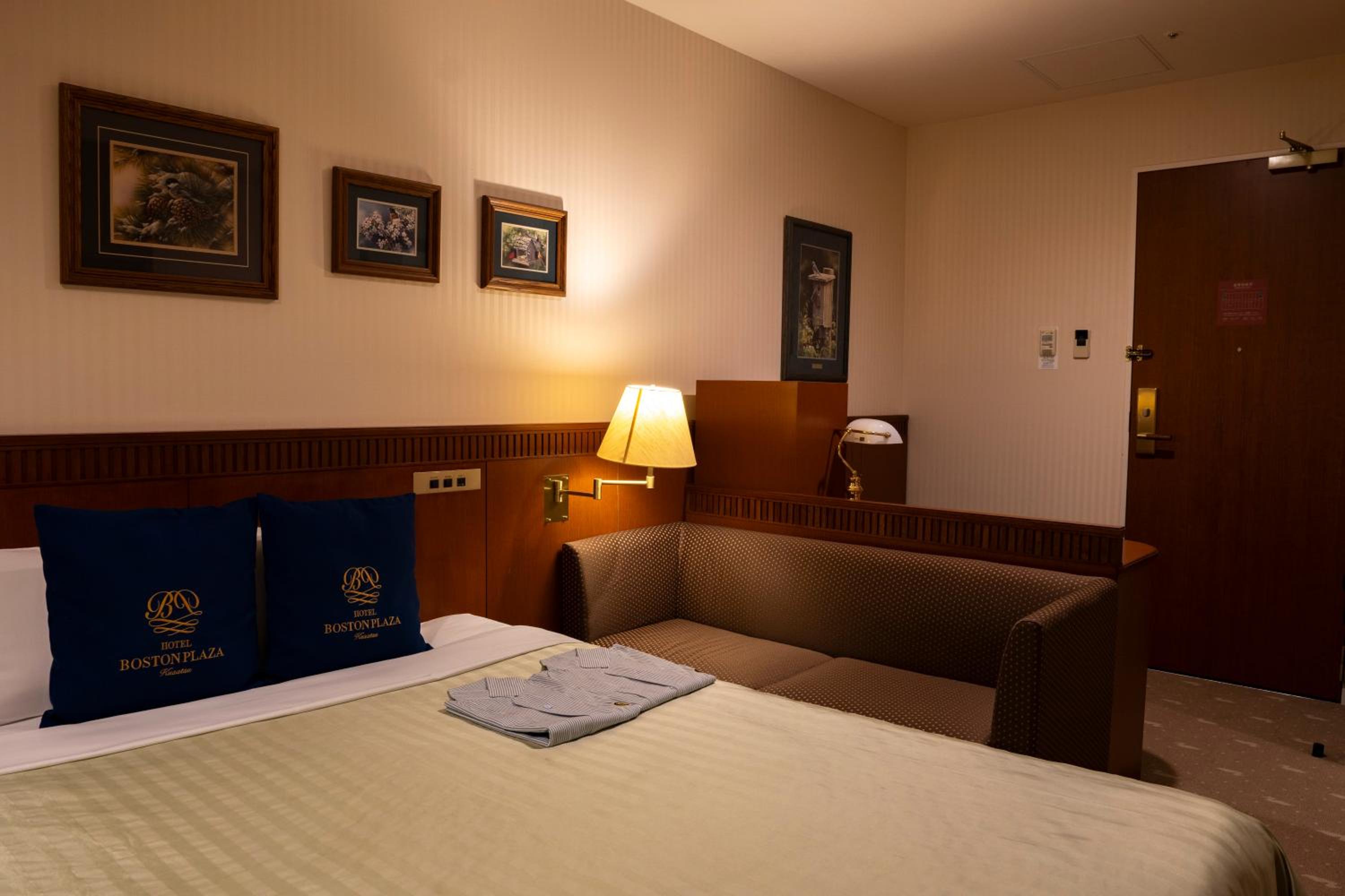 Room, Double Bed, with View, Bathtub, South Wing